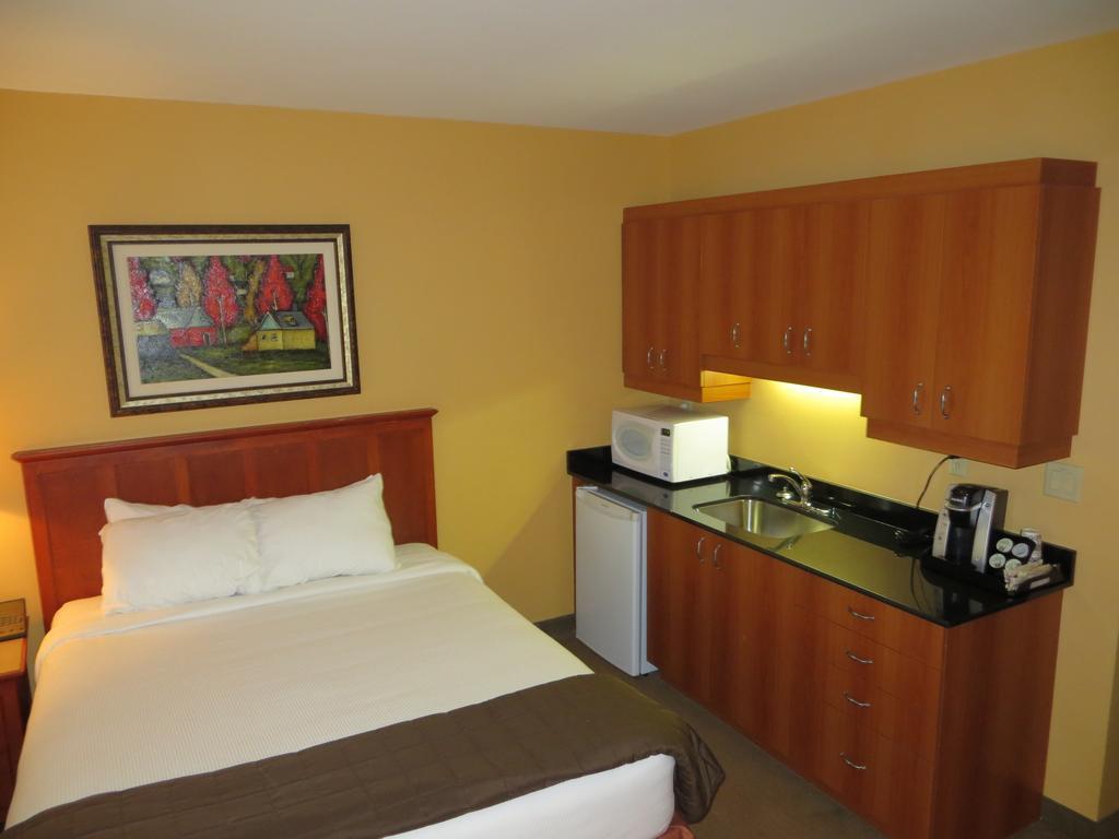 Hotel St-Bernard Saint-Bernard-de-Lacolle Δωμάτιο φωτογραφία