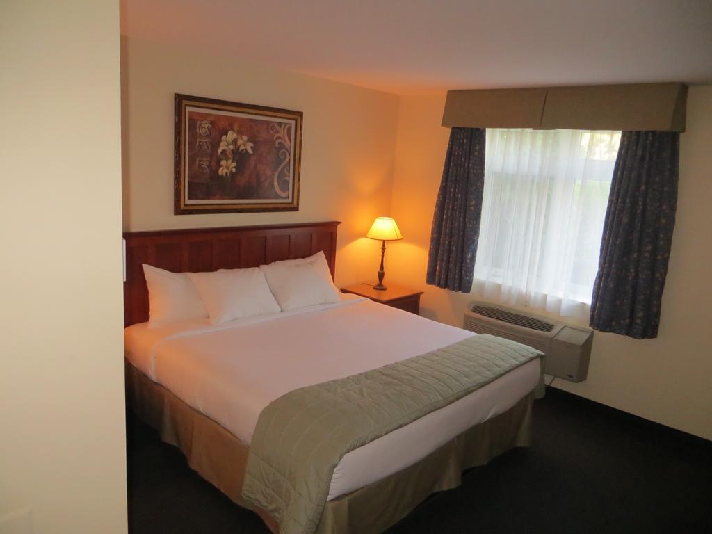 Hotel St-Bernard Saint-Bernard-de-Lacolle Δωμάτιο φωτογραφία