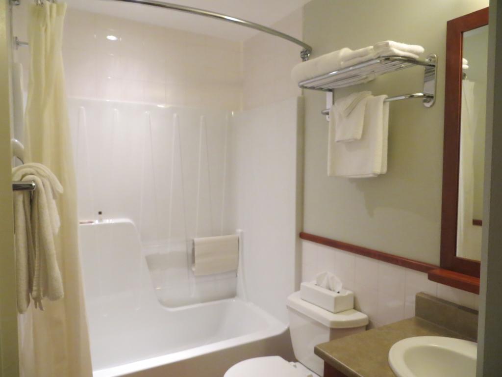 Hotel St-Bernard Saint-Bernard-de-Lacolle Δωμάτιο φωτογραφία