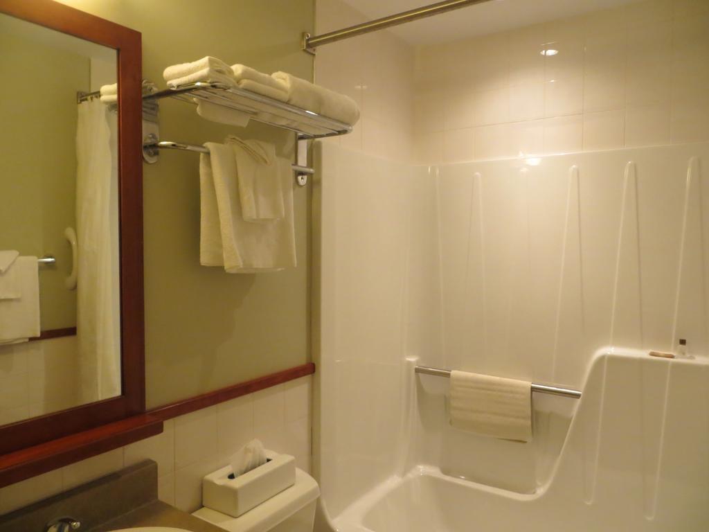 Hotel St-Bernard Saint-Bernard-de-Lacolle Δωμάτιο φωτογραφία