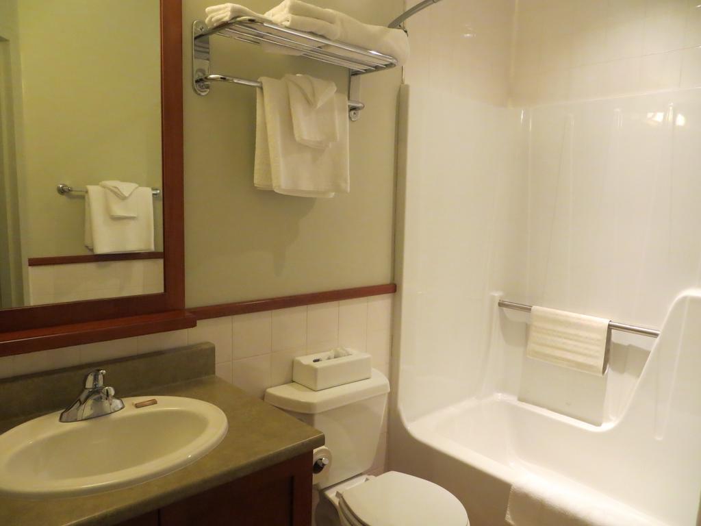 Hotel St-Bernard Saint-Bernard-de-Lacolle Δωμάτιο φωτογραφία