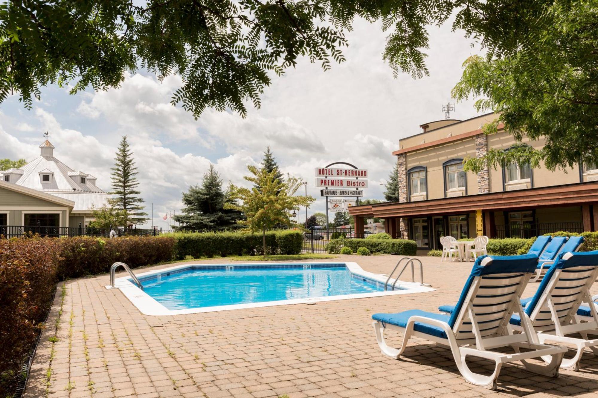 Hotel St-Bernard Saint-Bernard-de-Lacolle Εξωτερικό φωτογραφία