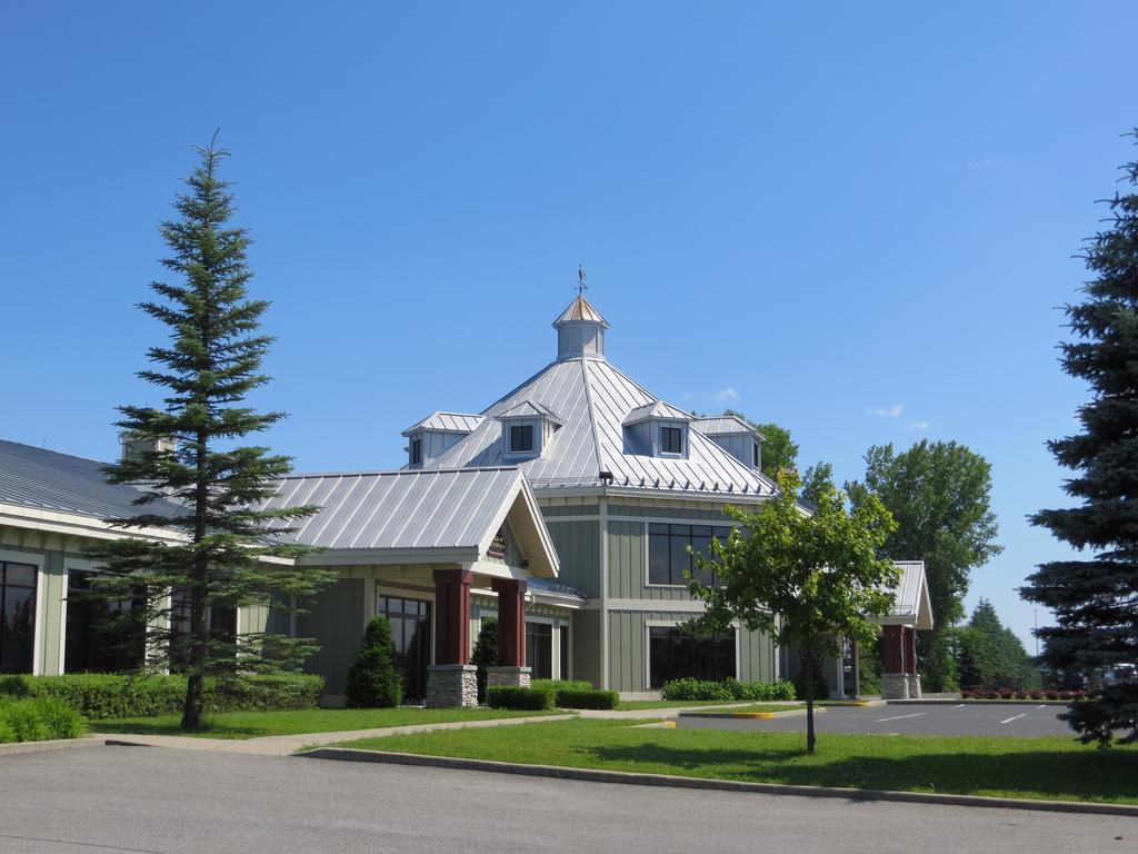 Hotel St-Bernard Saint-Bernard-de-Lacolle Εξωτερικό φωτογραφία