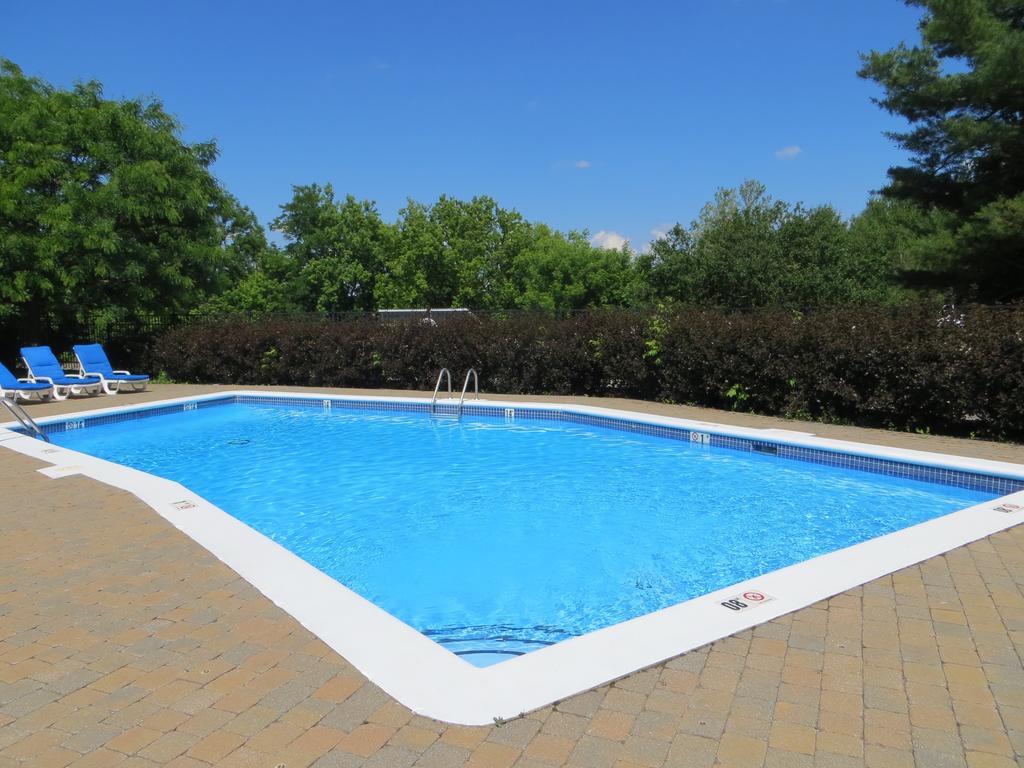 Hotel St-Bernard Saint-Bernard-de-Lacolle Εξωτερικό φωτογραφία