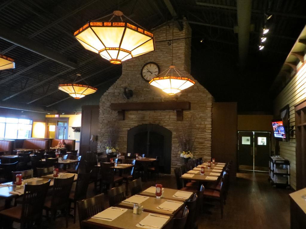 Hotel St-Bernard Saint-Bernard-de-Lacolle Εξωτερικό φωτογραφία